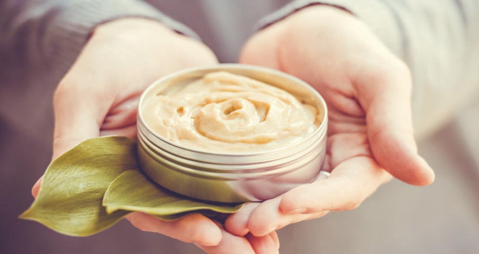 Cómo Preparar una Crema de Aromaterapia Cómo Preparar una Crema de Aromaterapia